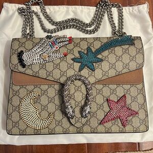Gucci
Medium Dionysus Shoulder Bag